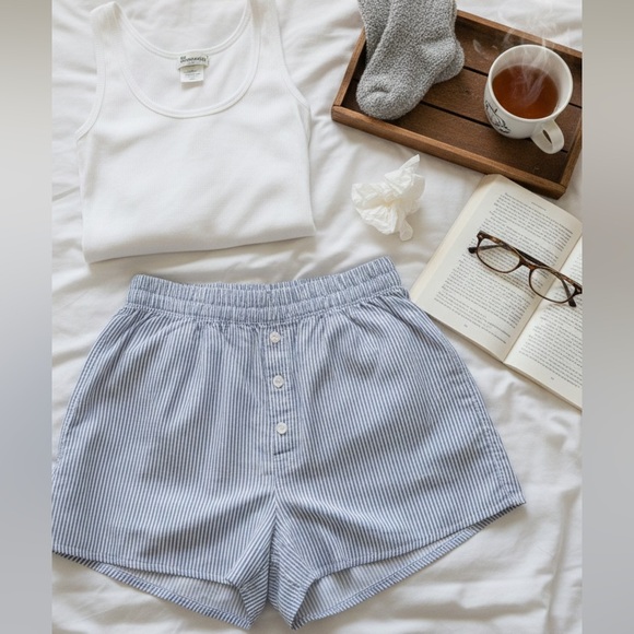 No Boundaries Blue & White Pinstripe Cotton Shorts (L 12/14) - Picture 2 of 9